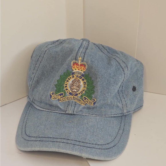 Other - VTG Royal Canadian M. P. Maintiens Le Droit Snapback Cap Embroidered.